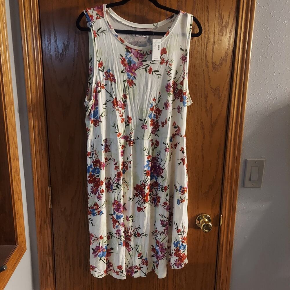 NWT Maurices Sleeveless Dress Women's 24/7 Danica Cream Floral Flowy Size 1x